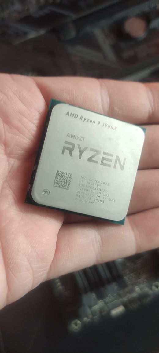 Procesor AMD Ryzen 9 3900X, 3.8 GHz, 64 MB