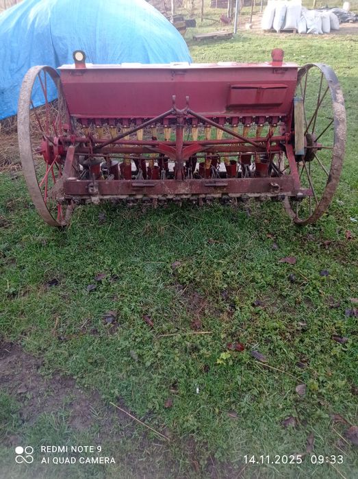 Сівалка кінна  на  15 лійок.