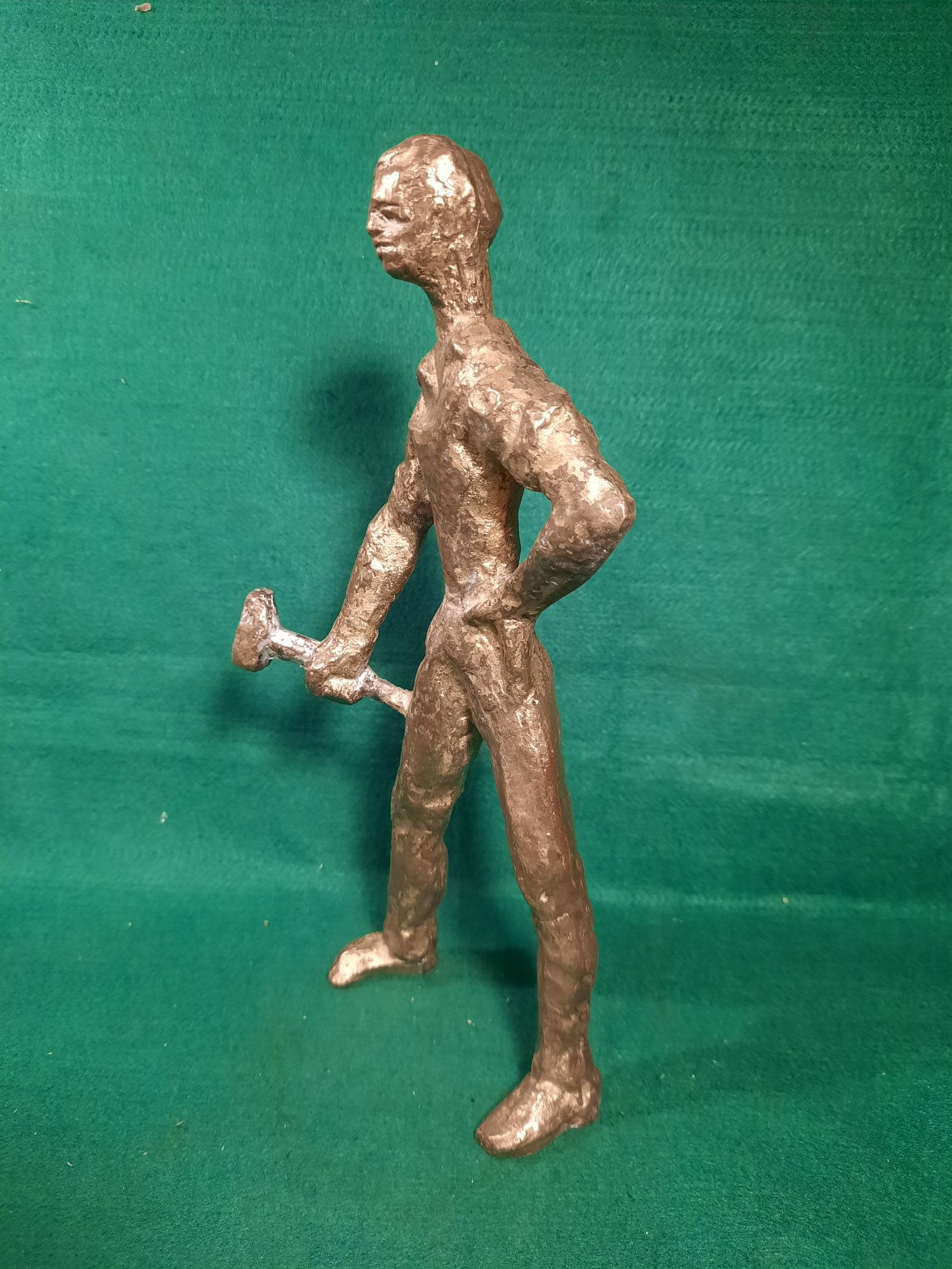 Rzeźba,  figurka  z mosiadzu