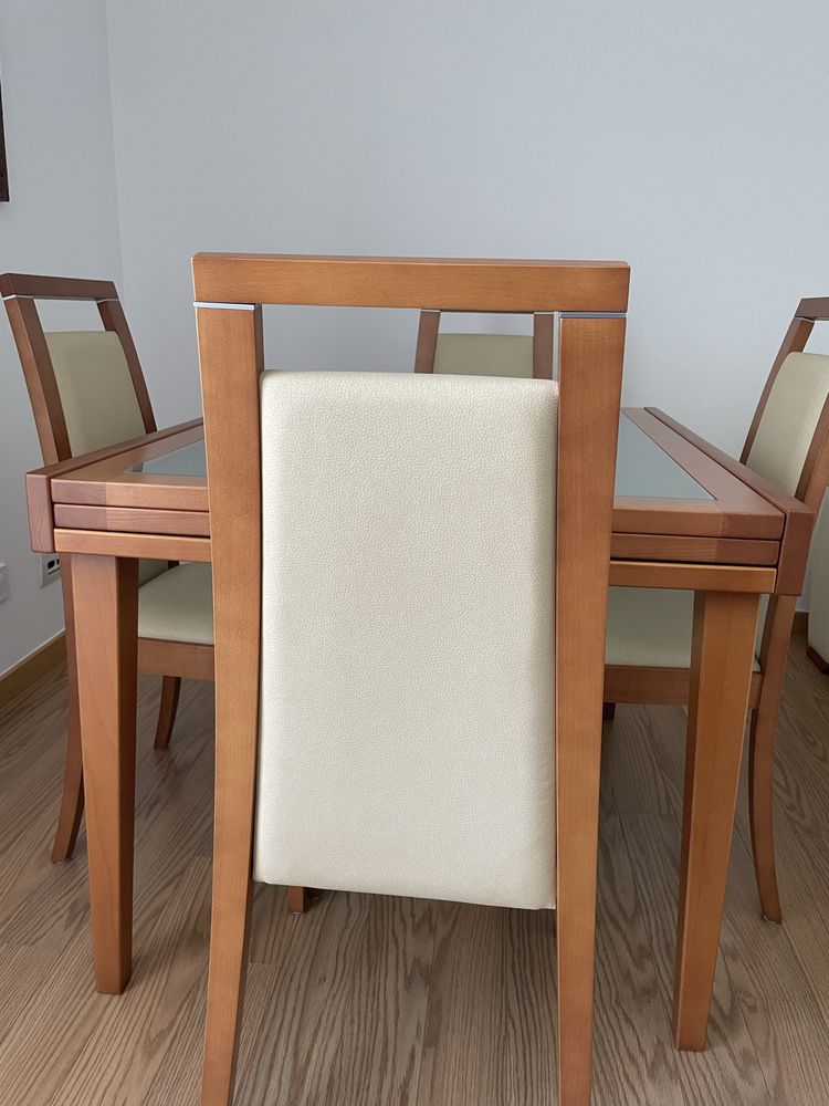 Conjunto mesa cadeiras