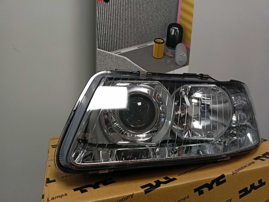 Audi A3 96-03  8L Lampa/Reflektor przód lewy /H1+H7
