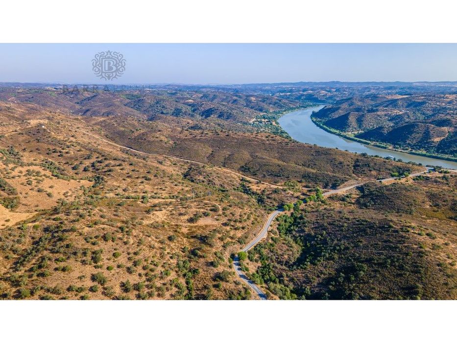 Terreno com 87,6 ha com Viabilidade de Construção