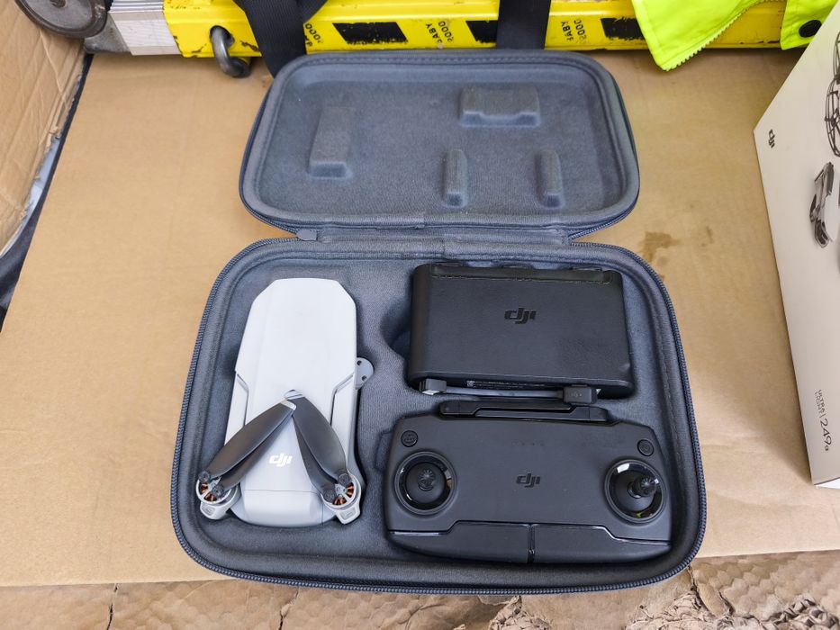 Drone Mini 1 DJI com telemóvel