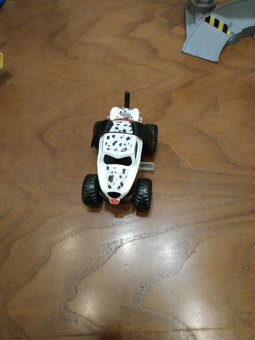Carro Monster truck dalmata