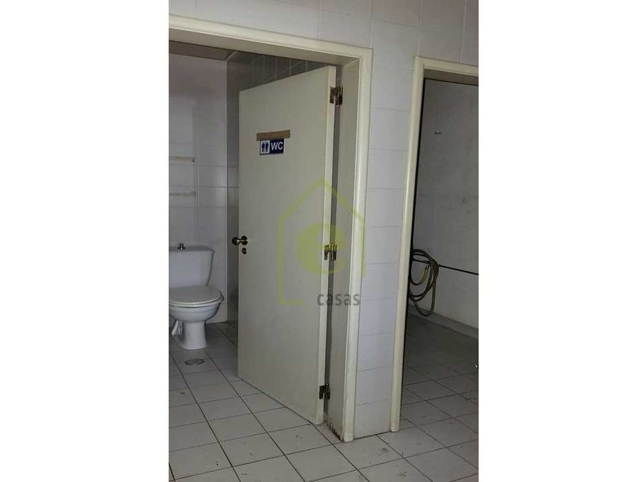 Ampla Loja na Póvoa de Santo Adrião