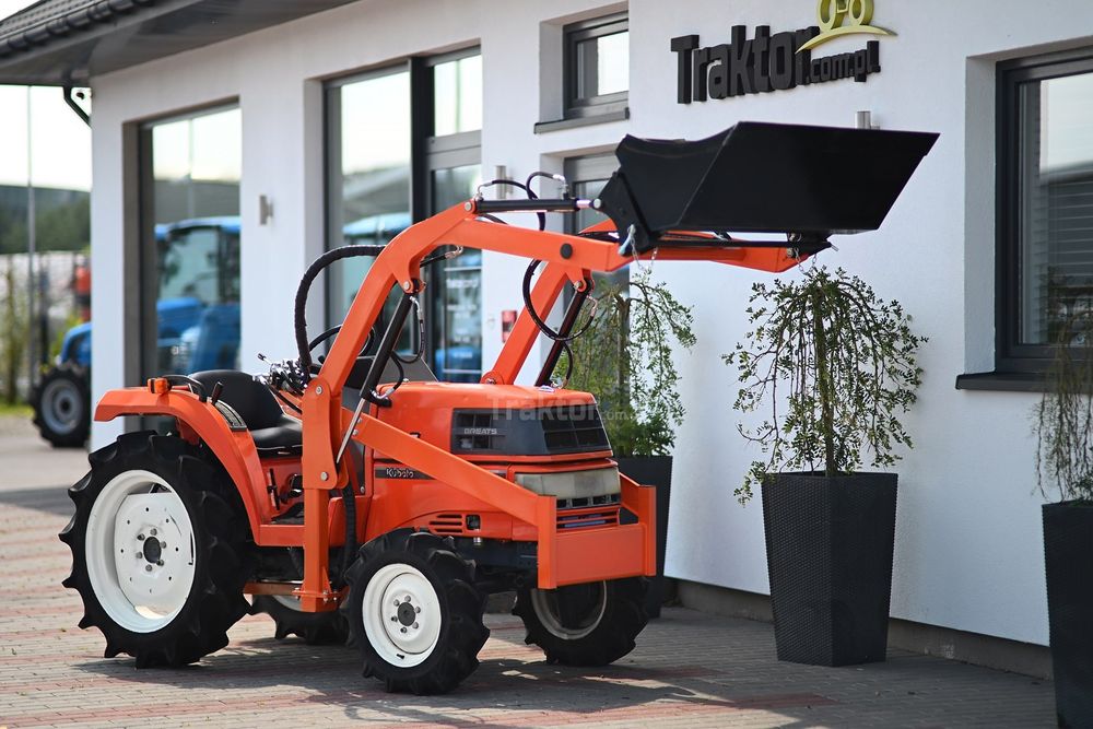 Ciągnik Kubota GT3D 4x4 - 21KM z przednim ładowaczem