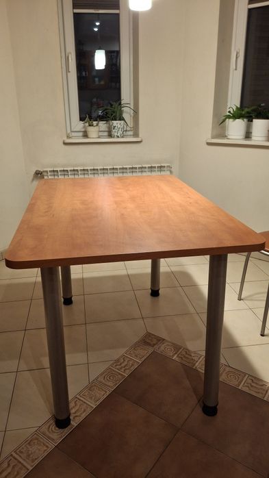 Stół kuchenny 5 krzeseł