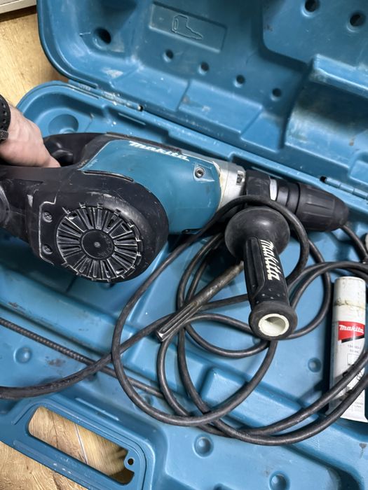 Перфоратор Makita HR4002
