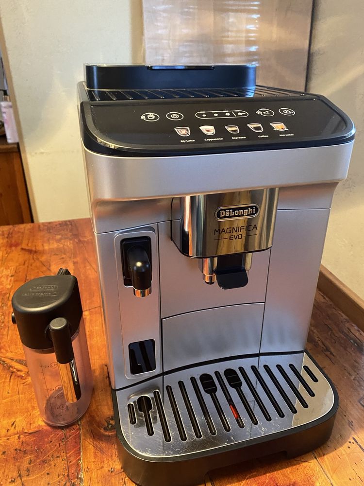 Ekspres DeLonghi Magnifica Evo