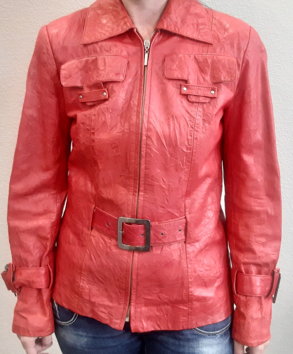 Куртка шкіряна червона весна-осінь 42р.