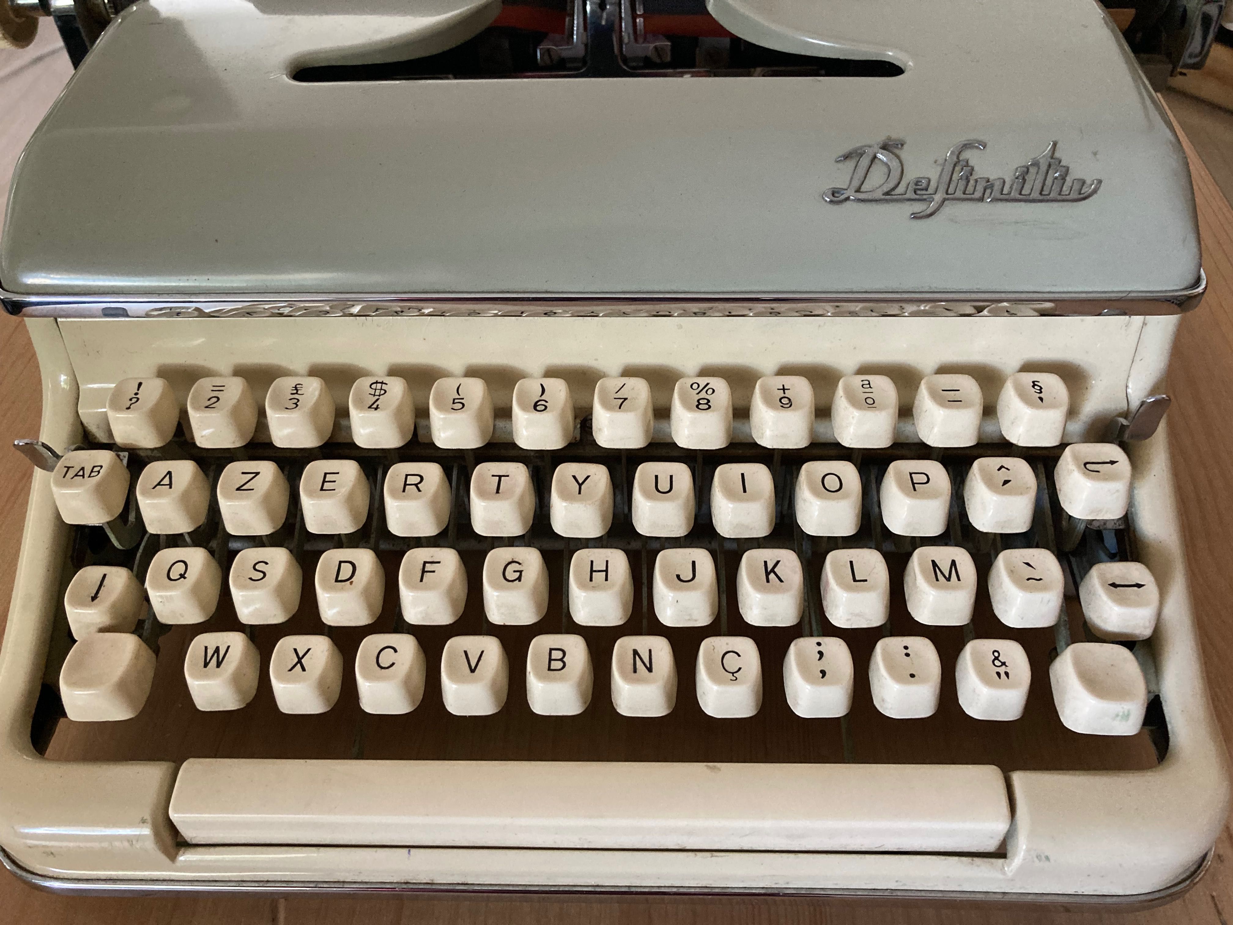 Máquina de escrever *** Definitiv