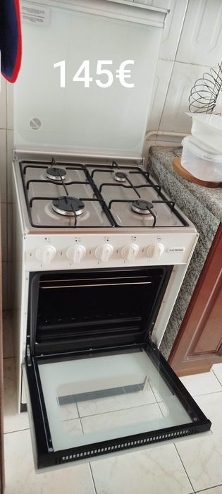 Fogão a gás natural ainda na garantia.