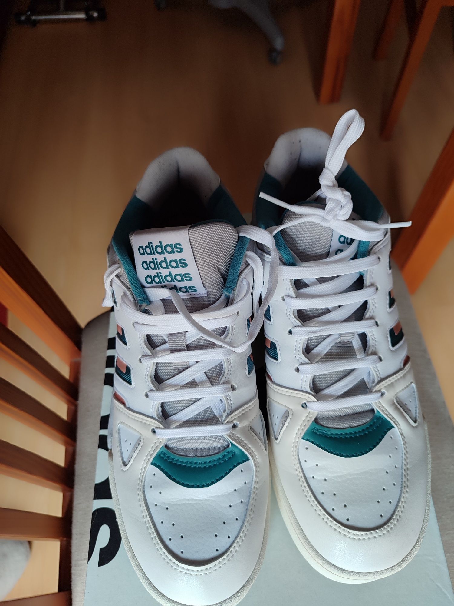 Vendo tênis adidas