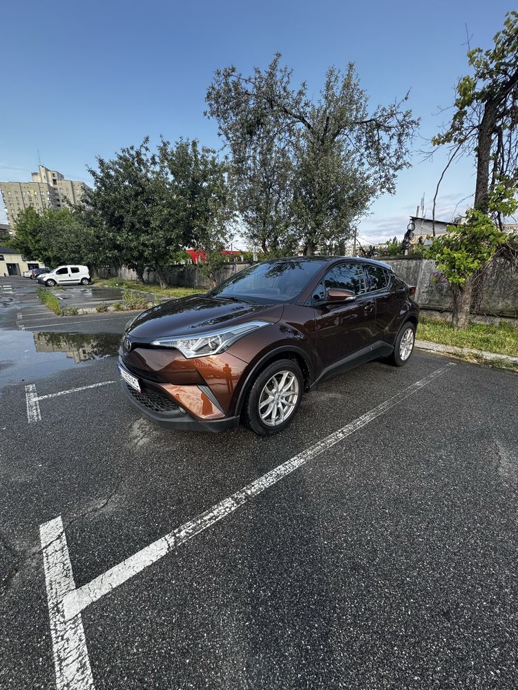 Toyota CH-R коричнева