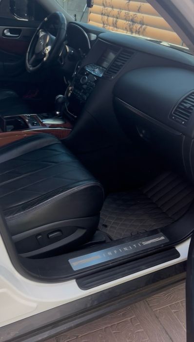Продам infiniti QX70 офіційна