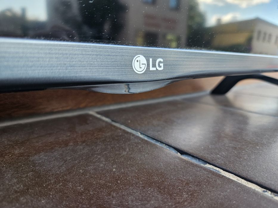 Telewizor LG 32LF 592U zbitek