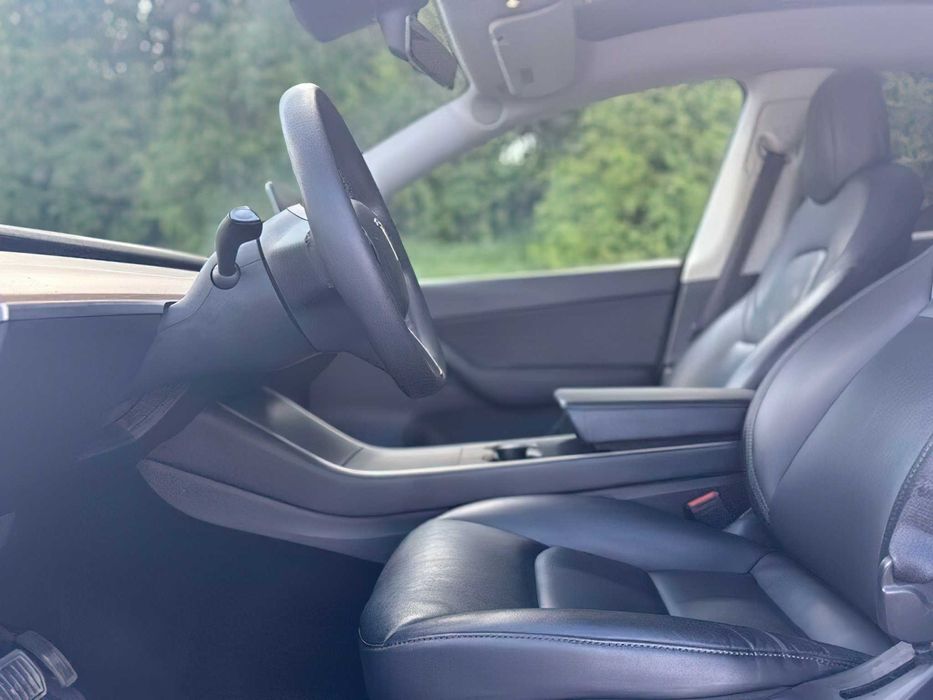 Tesla Model Y Long Range      2020
