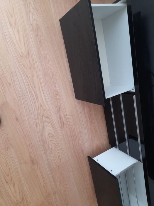 Movel TV IKEA Besta Burs Preto Brilhante + painel superior