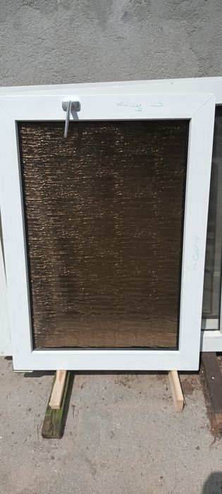 Okna bez futryn z klamkami