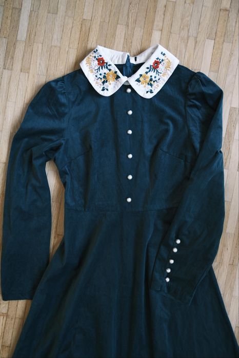 Сукня плаття з вишитим коміром вінтаж