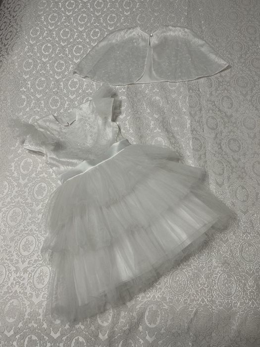 Біле платтячко з накидкою ( сніжинка, ангел, королева, принцеса )