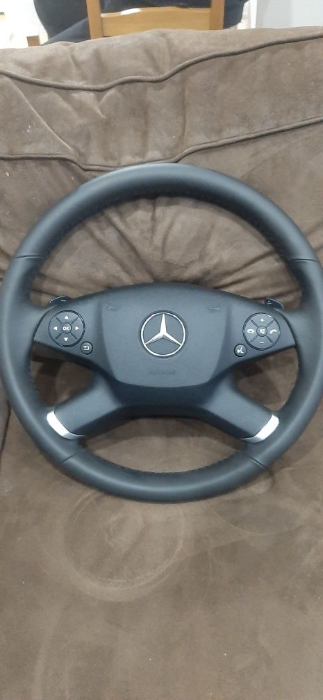 Vendo volante de Mercedes w212 novo