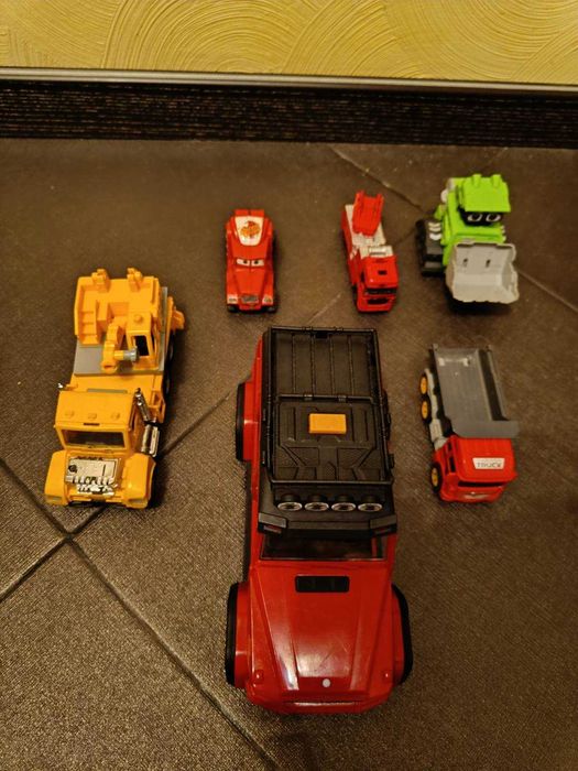 Лот з 6 машин, авто парк, вантажівки, екскаватор