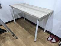Secretaria Ikea em bom estado