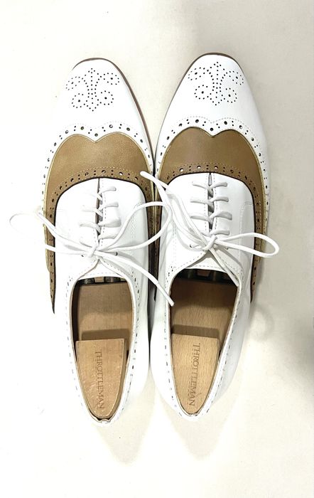 Sapatos oxford 44 em pele branco e beige novos