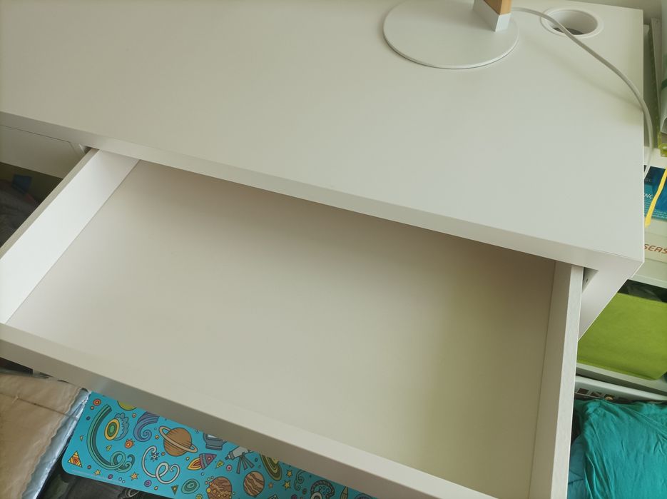 Secretária branca Micke Ikea