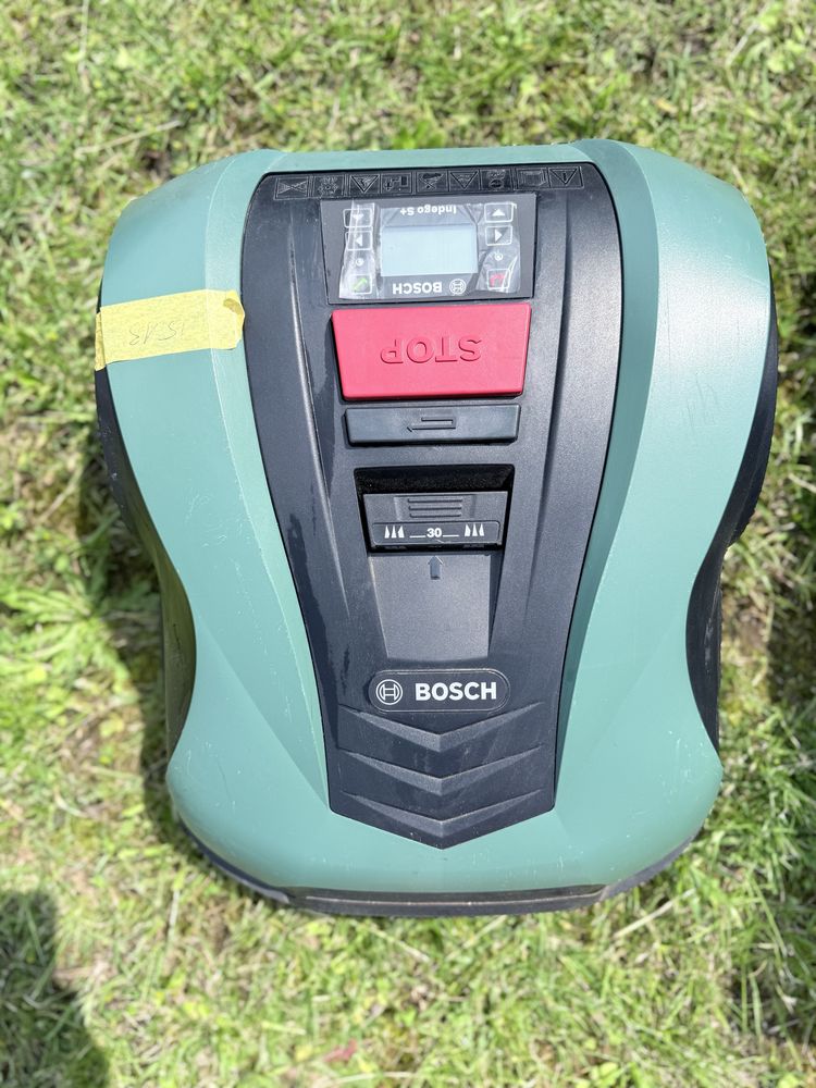 Automatyczna kosiarka robot Bosch Indego S+ garaz plus stacja ładujaca