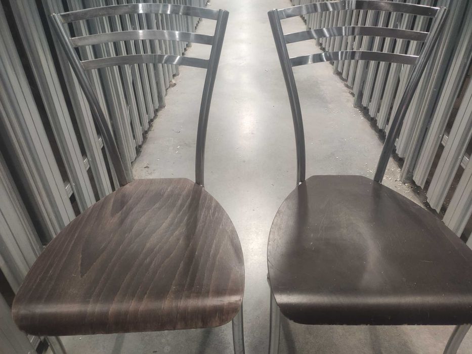 Krzesła metalowo-drewniane (2szt: stabilne)+Krzesełko IKEA dla dziecka
