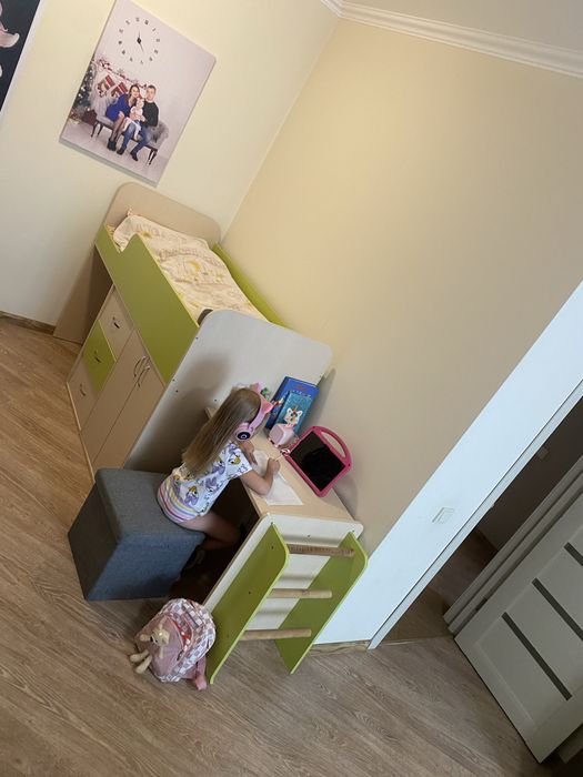 Дитяче ліжо горка та стіл