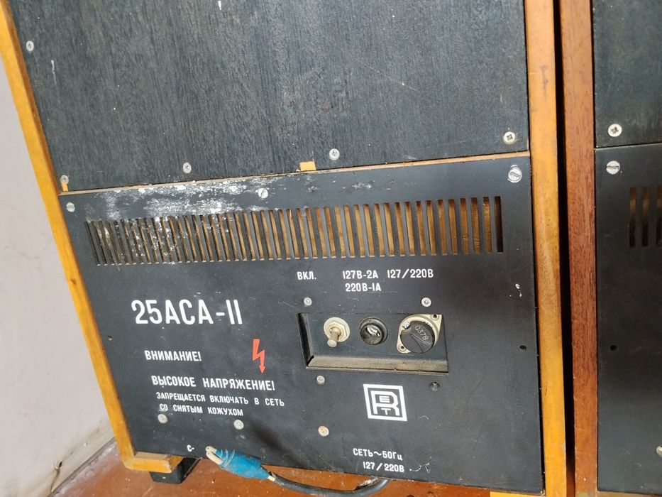 Старі колонки, дерево