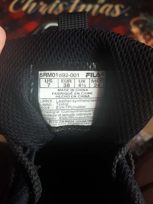 Vendo tênis da Fila pretos tam38