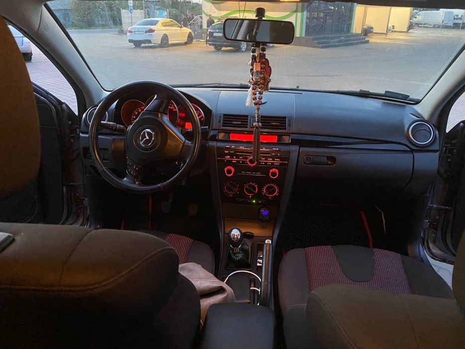 Мазда 3 . Хатчбек . 2005 рік 1.6 безин