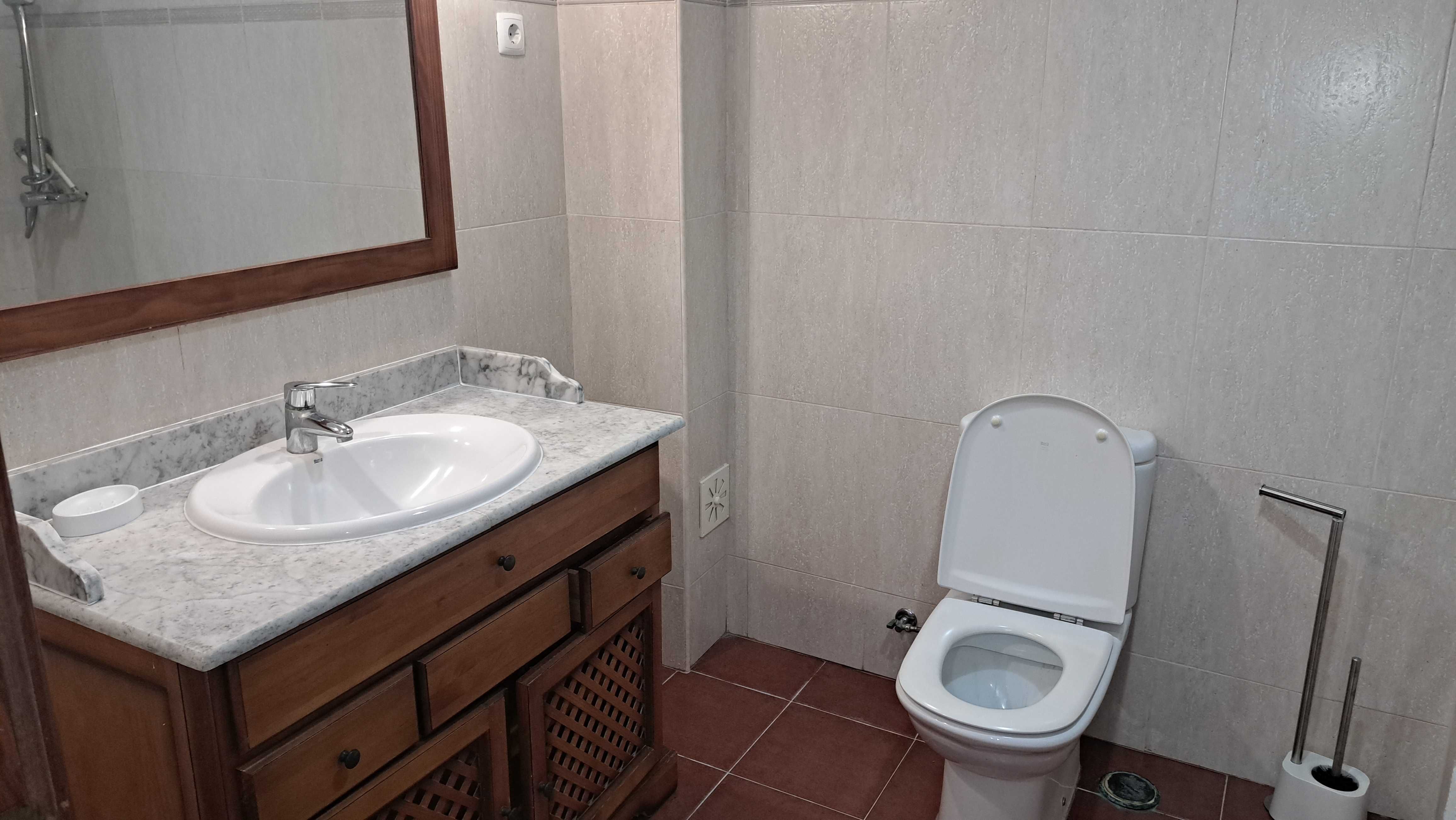 Vendo Vivenda de 3 Pisos com Quintal em Corroios