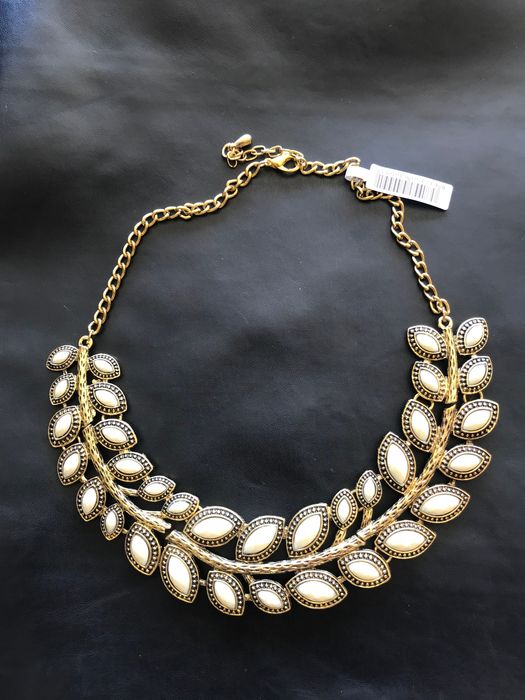 Colar metálico, novo