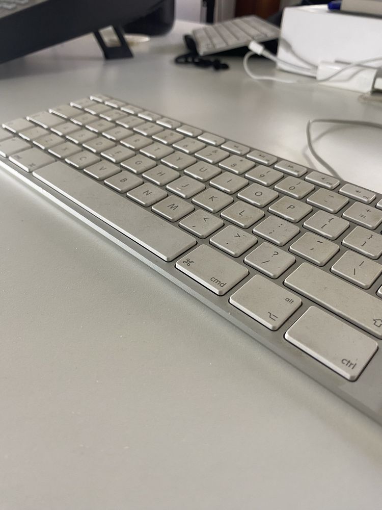 Teclado Apple Magic Keyboard USB