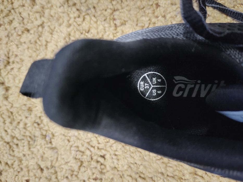 Продам женские кроссовки Crivit