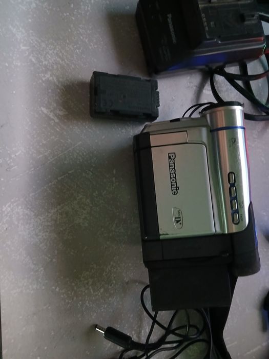 Продам видео камеру панасоник