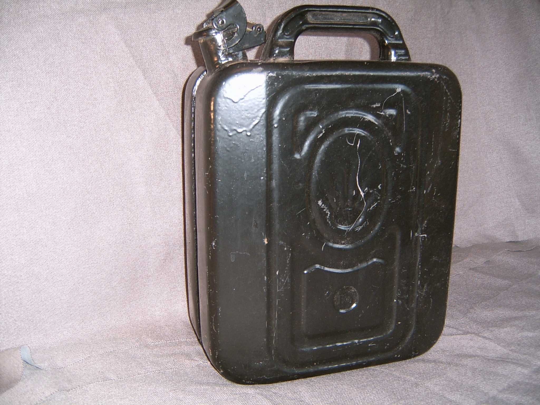 Канистра металлическая 12 литров (рэтро).