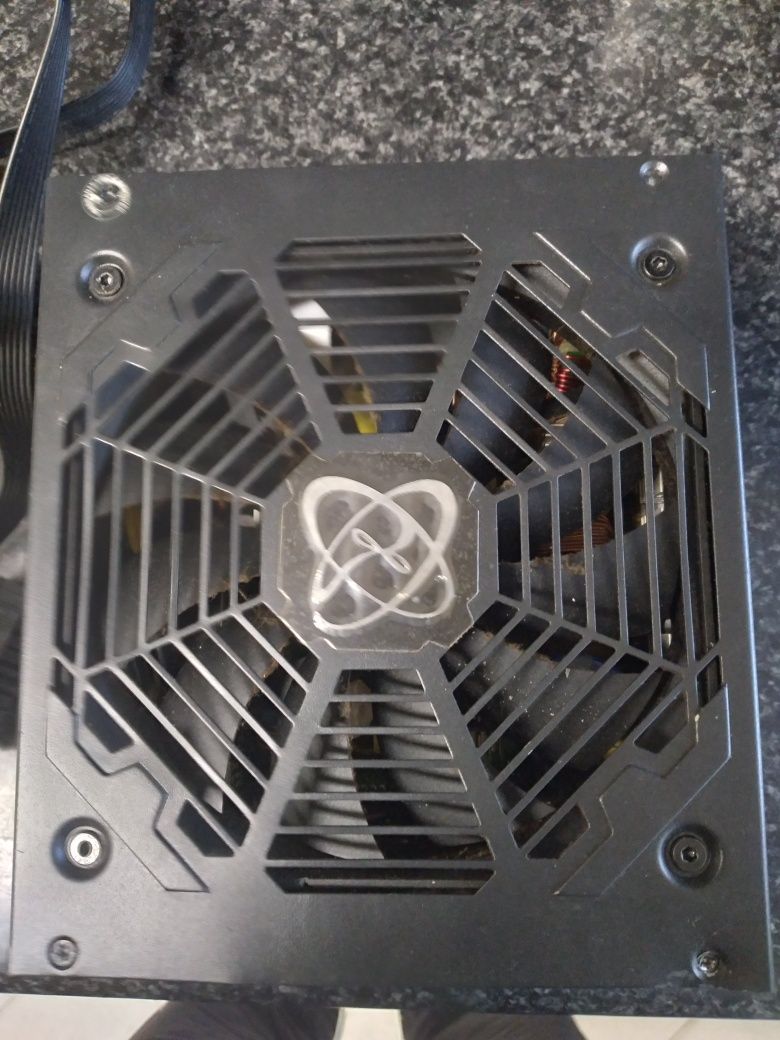 Fonte de PC 650 xfx xtr
