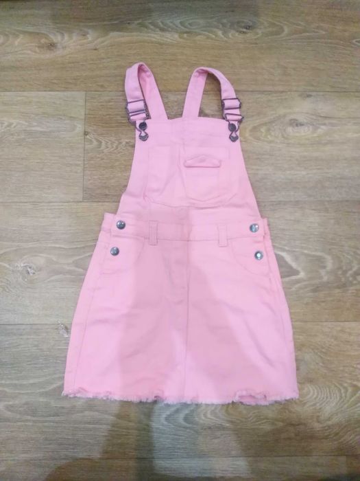 Sukienka ogrodniczka 110