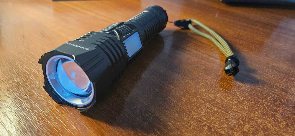 Тактический фонарь