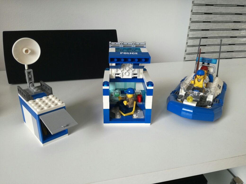 Lego City 4205 Policyjne Terenowe Centrum Dowodzenia