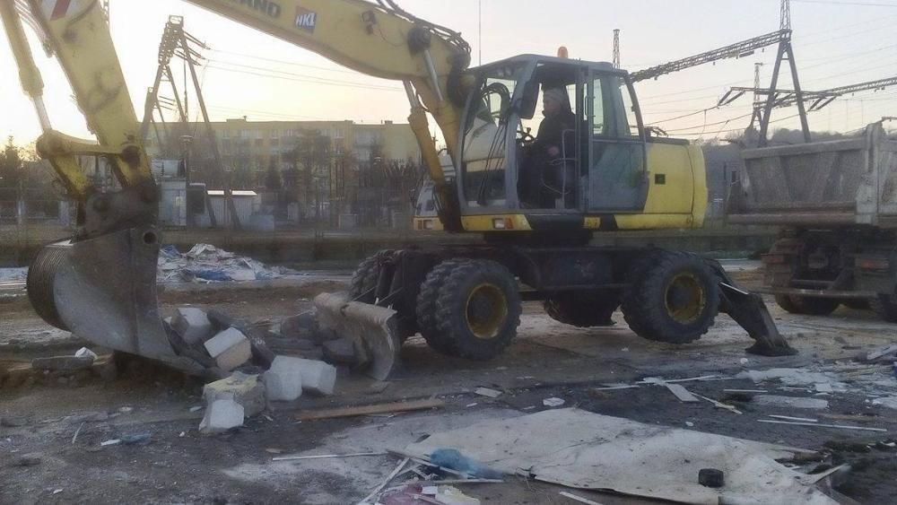wyburzenia rozbiórki burzenie kucie betonu młot kruszenie koparka