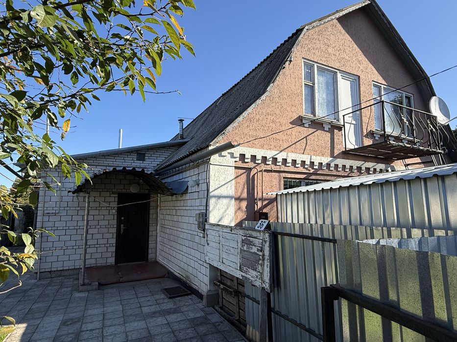 Продаж цегляного півбудинку в р-ні 6 школи