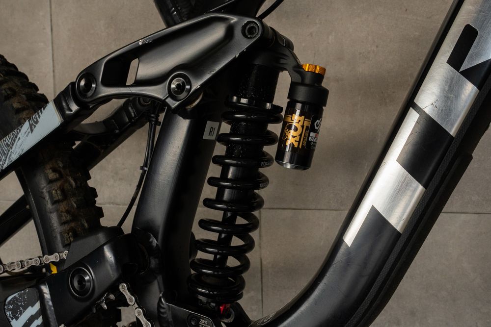 Trek Session DH 2024