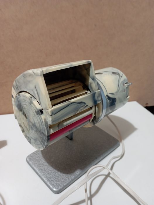 Настольный вентилятор.